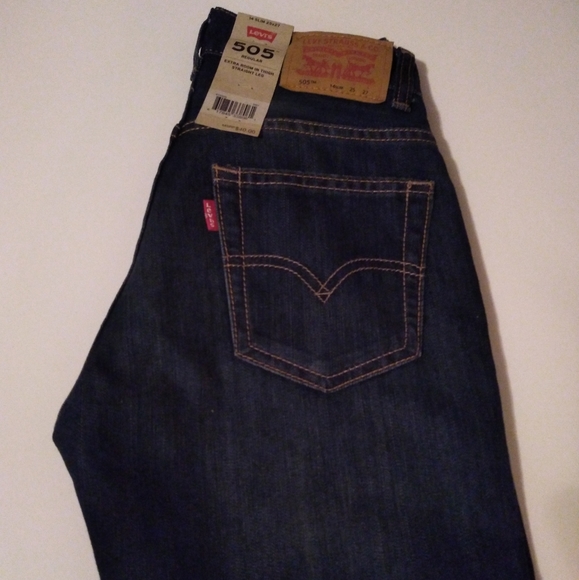 Levi's - Picture 2 of 8